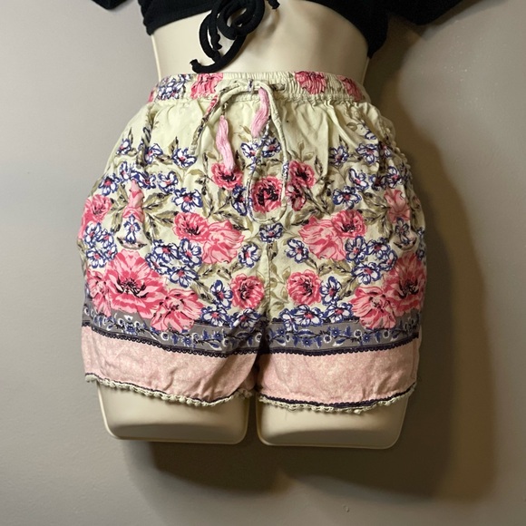 Angie high waisted floral shorts - Picture 1 of 4